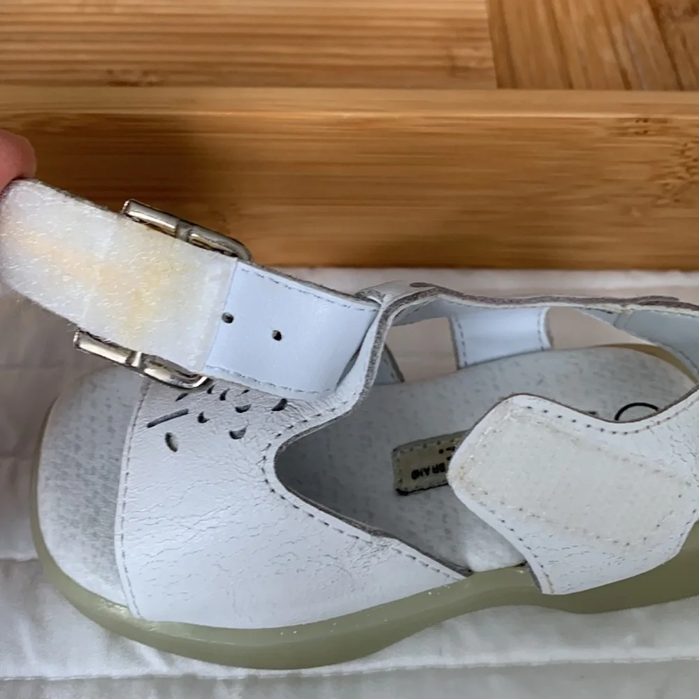 Cherokee vintage sandals